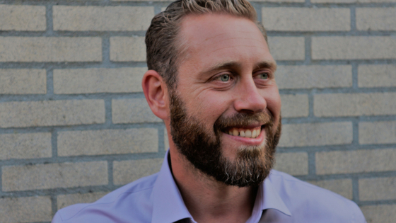 Casual look met overhemd tips