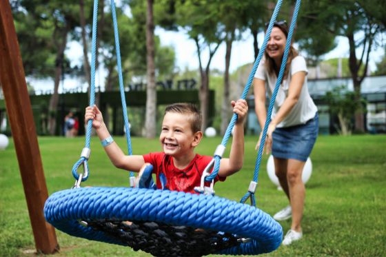 Fijn spelen op natuurlijke speeltoestellen